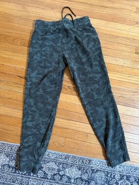 lululemon athletica Women's Dark Green Camo Track Joggers